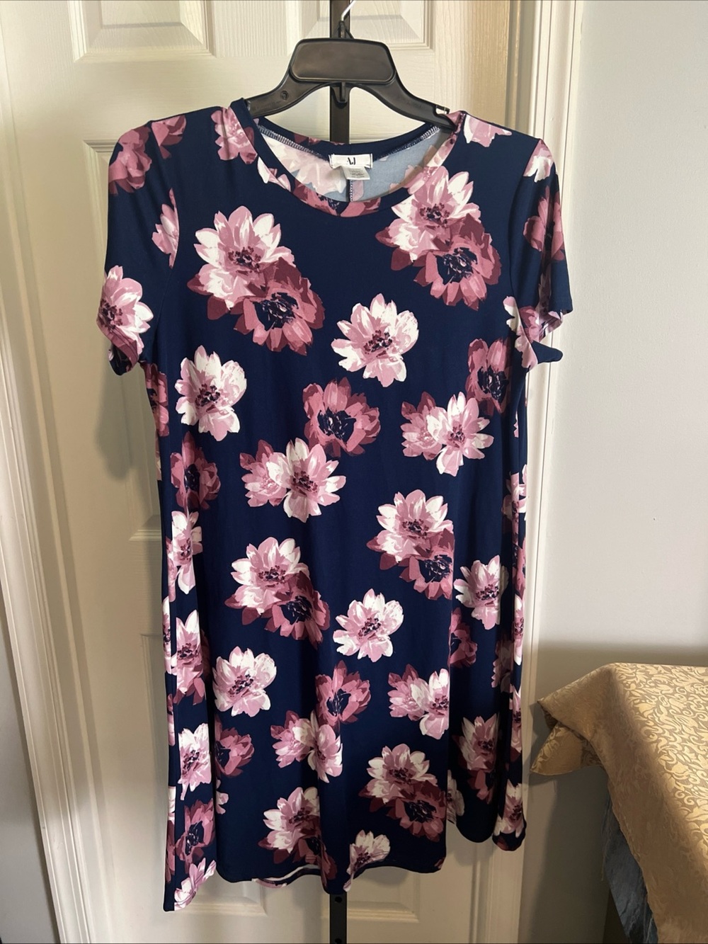Amelia James AJ Floral Shift Dress Size X-Large Floral Comfy